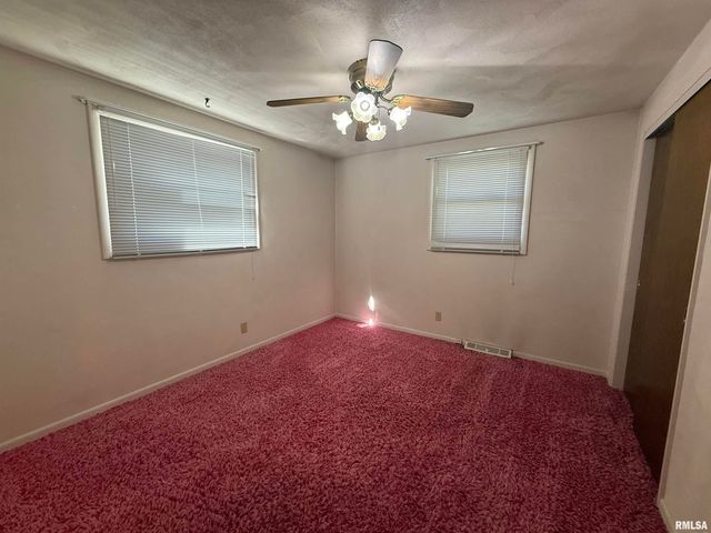 1007 SPRING BAY Road, East Peoria, IL 61611