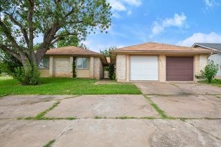 2703 Sunny LN A & B, Taylor, TX 76574