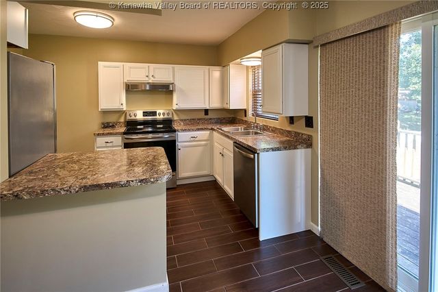 5294A Questa Drive, Cross Lanes, WV 25313