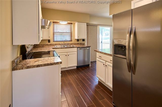 5294A Questa Drive, Cross Lanes, WV 25313