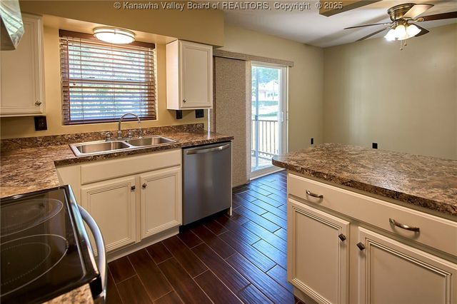 5294A Questa Drive, Cross Lanes, WV 25313