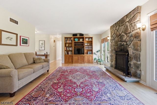 3 Brown Ct, Clinton Twp., NJ 08801