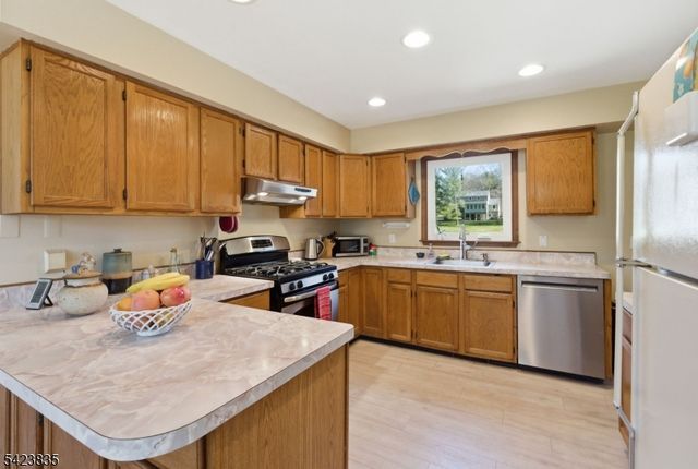 3 Brown Ct, Clinton Twp., NJ 08801