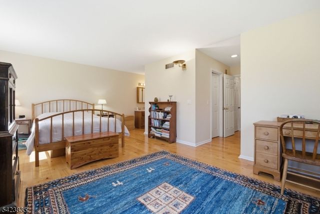 3 Brown Ct, Clinton Twp., NJ 08801