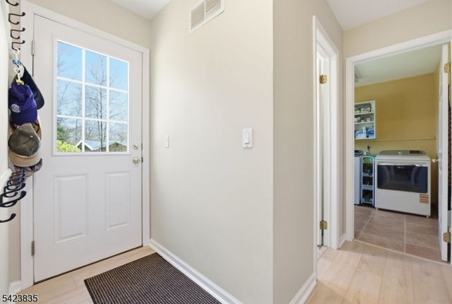 3 Brown Ct, Clinton Twp., NJ 08801