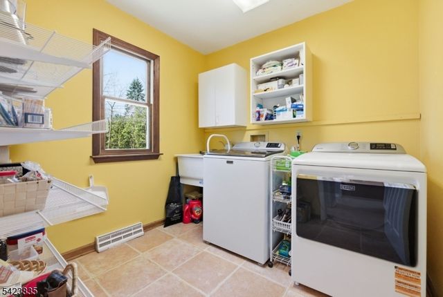 3 Brown Ct, Clinton Twp., NJ 08801