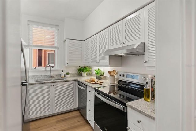 1221 N PALM AVENUE 202, Sarasota, FL 34236