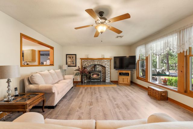 4235 Pleasant Creek Road, Rogue River, OR 97537