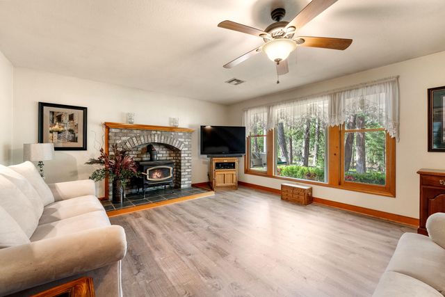 4235 Pleasant Creek Road, Rogue River, OR 97537