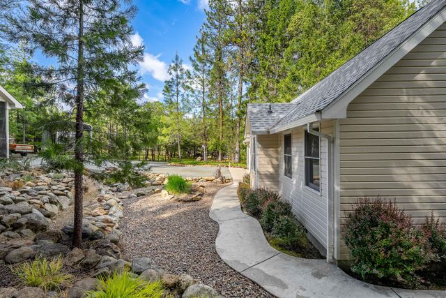 4235 Pleasant Creek Road, Rogue River, OR 97537