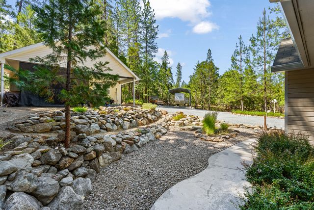 4235 Pleasant Creek Road, Rogue River, OR 97537