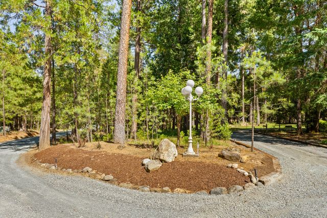 4235 Pleasant Creek Road, Rogue River, OR 97537