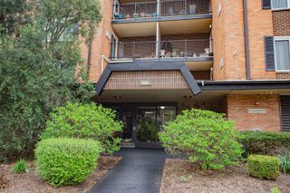 1217 S Old Wilke Road 201, Arlington Heights, IL 60005