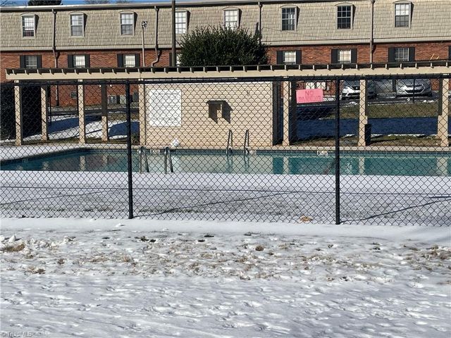 3824 Country Club Road E, Winston-salem, NC 27104