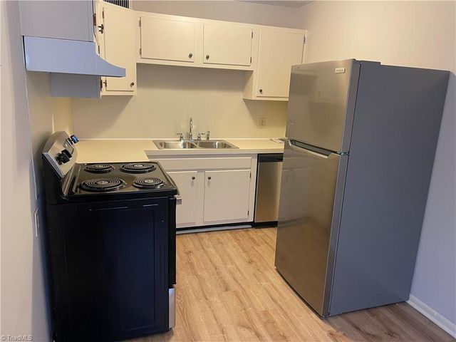 3824 Country Club Road E, Winston-salem, NC 27104