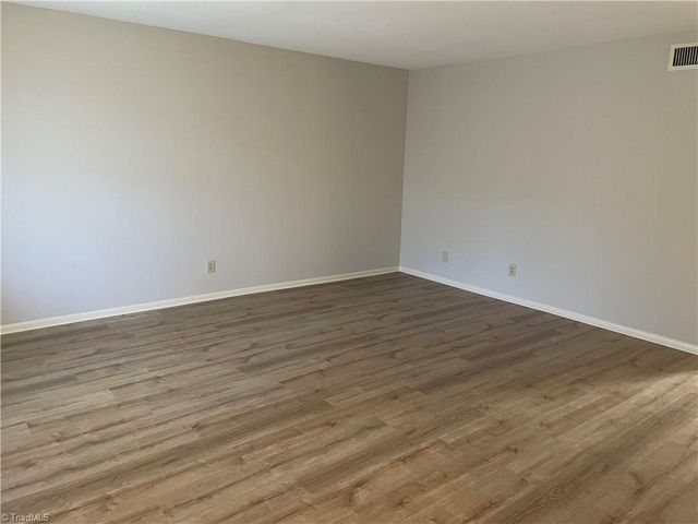 3824 Country Club Road E, Winston-salem, NC 27104