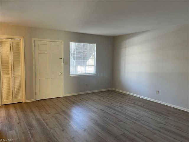 3824 Country Club Road E, Winston-salem, NC 27104