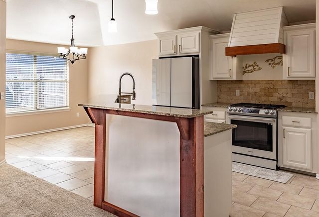 808 Canyon Drive, Yukon, OK 73099