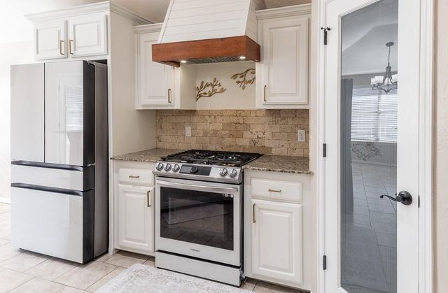 808 Canyon Drive, Yukon, OK 73099