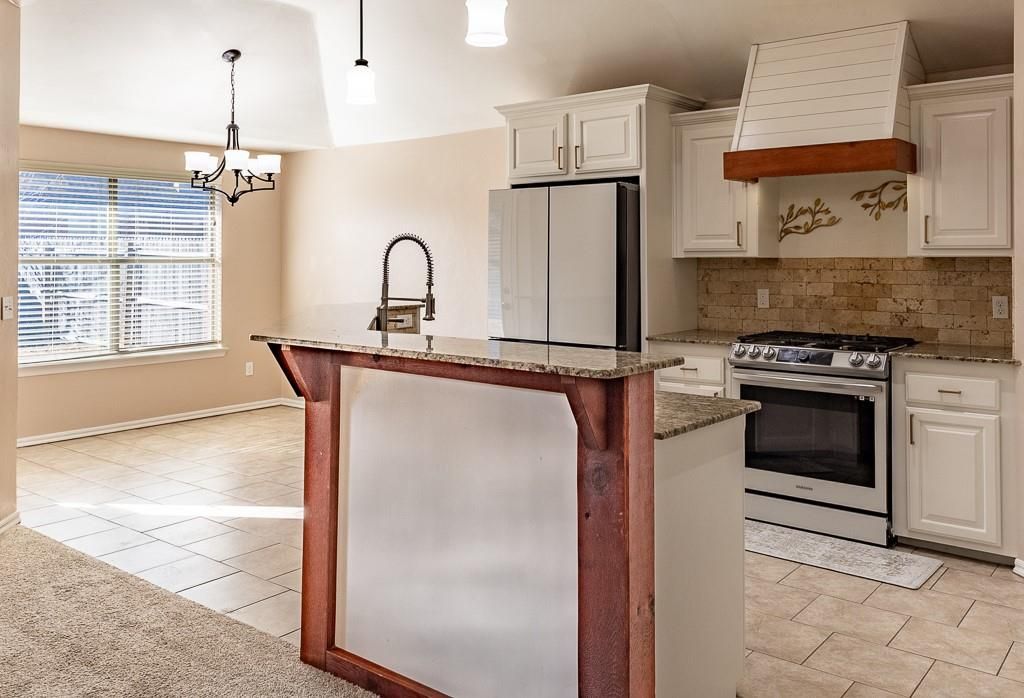Image 11 of property listing at 808 Canyon Drive, Yukon, OK 73099
