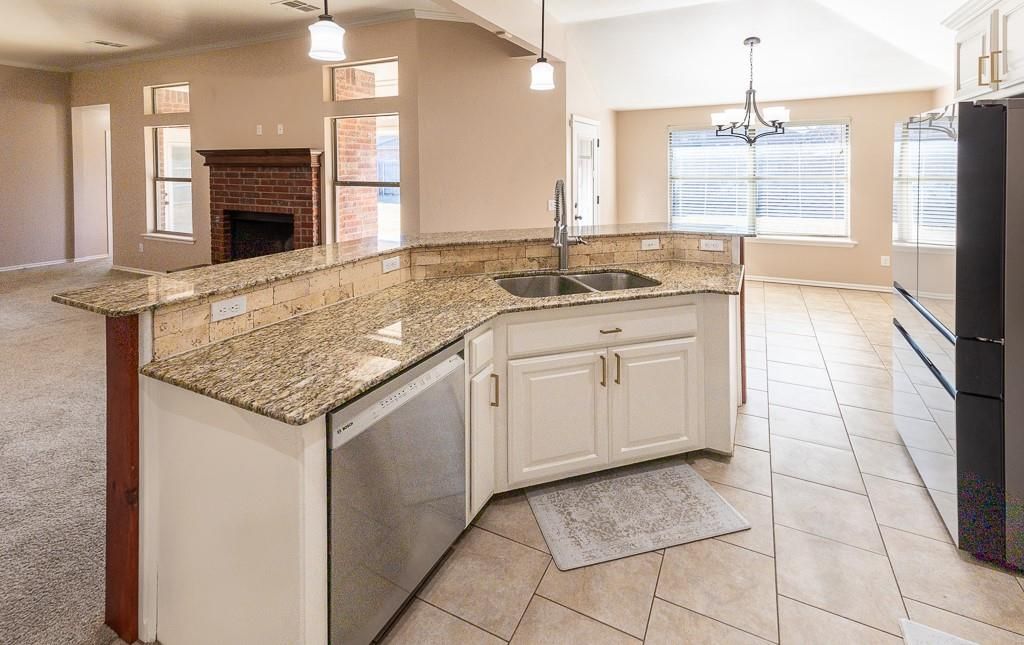 Image 15 of property listing at 808 Canyon Drive, Yukon, OK 73099