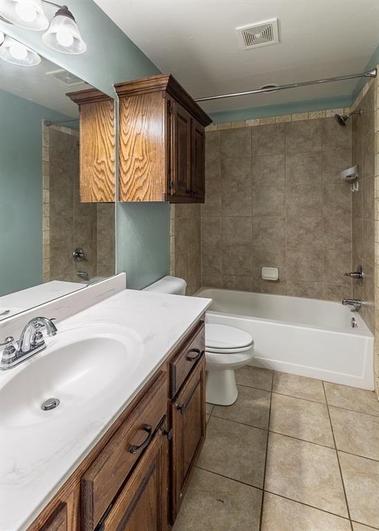 Image 18 of property listing at 808 Canyon Drive, Yukon, OK 73099