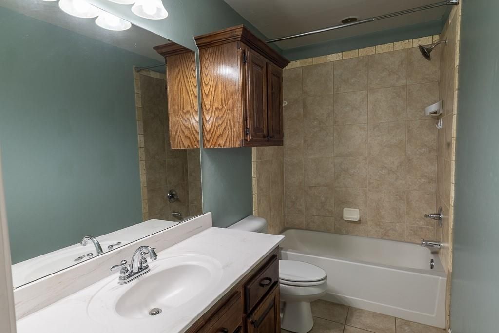 Image 23 of property listing at 808 Canyon Drive, Yukon, OK 73099