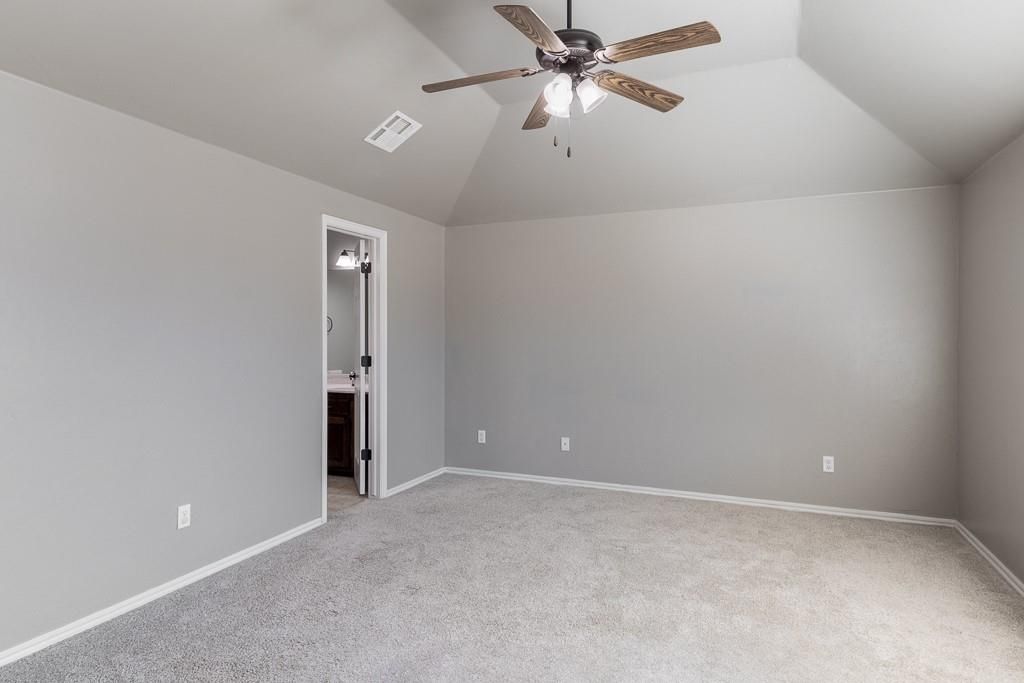 Image 24 of property listing at 808 Canyon Drive, Yukon, OK 73099