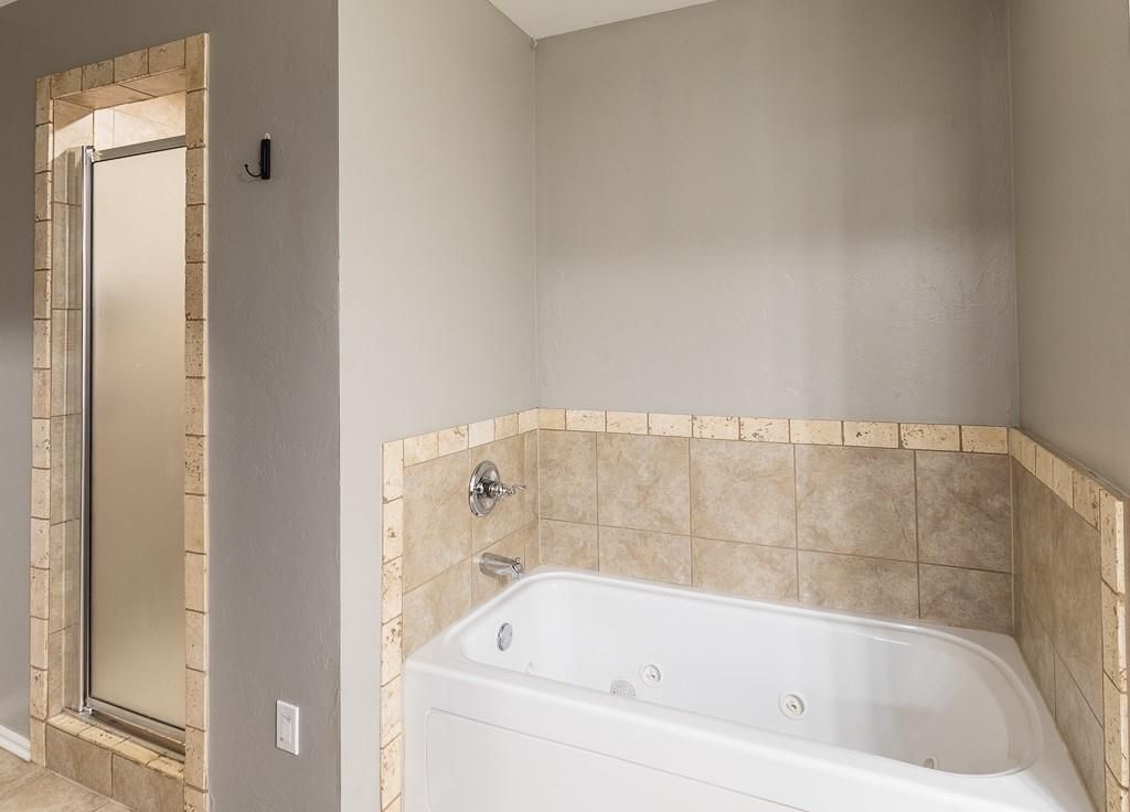 Image 29 of property listing at 808 Canyon Drive, Yukon, OK 73099