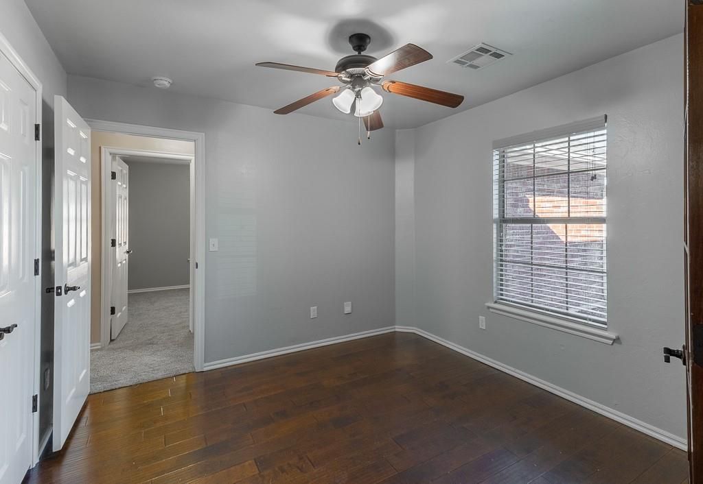 Image 4 of property listing at 808 Canyon Drive, Yukon, OK 73099