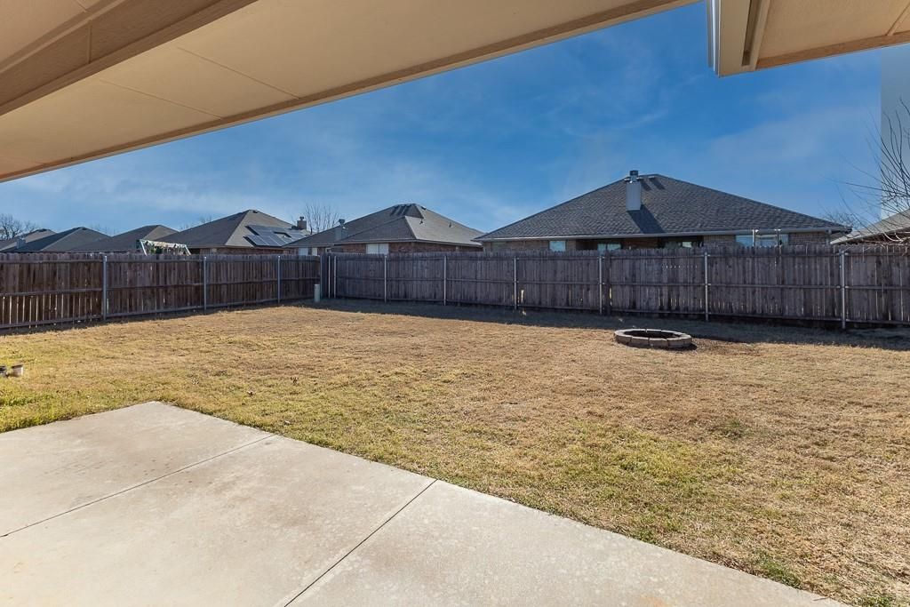 Image 34 of property listing at 808 Canyon Drive, Yukon, OK 73099