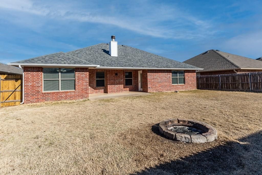 Image 36 of property listing at 808 Canyon Drive, Yukon, OK 73099