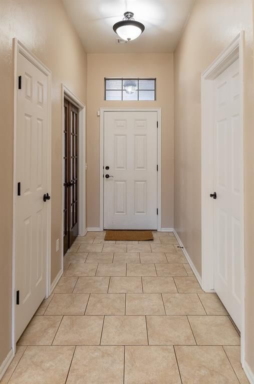 Image 7 of property listing at 808 Canyon Drive, Yukon, OK 73099