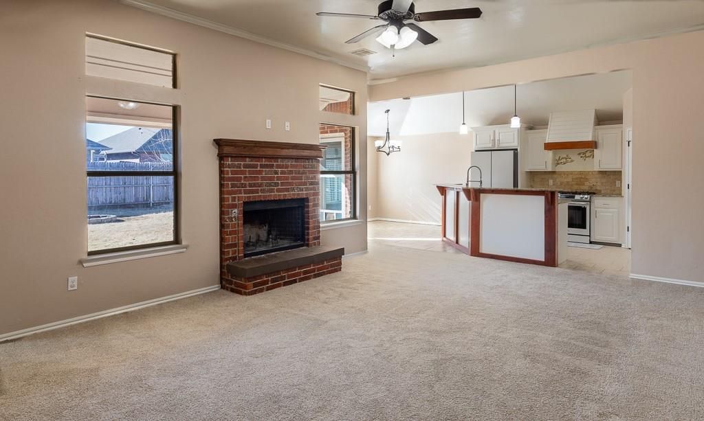 Image 8 of property listing at 808 Canyon Drive, Yukon, OK 73099