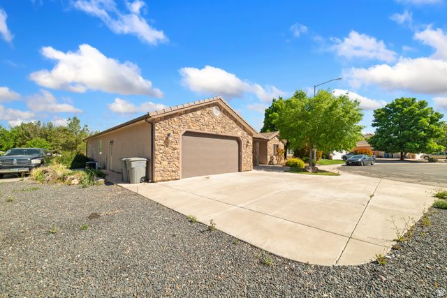 698 W 375 S, Hurricane, UT 84737