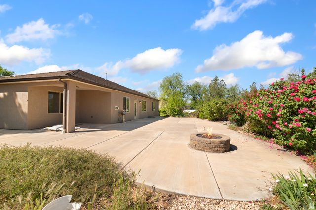 698 W 375 S, Hurricane, UT 84737