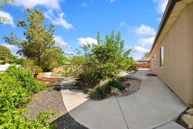 698 W 375 S, Hurricane, UT 84737