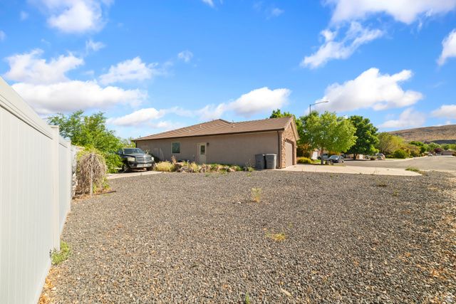 698 W 375 S, Hurricane, UT 84737