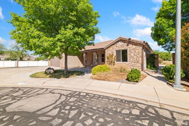 698 W 375 S, Hurricane, UT 84737