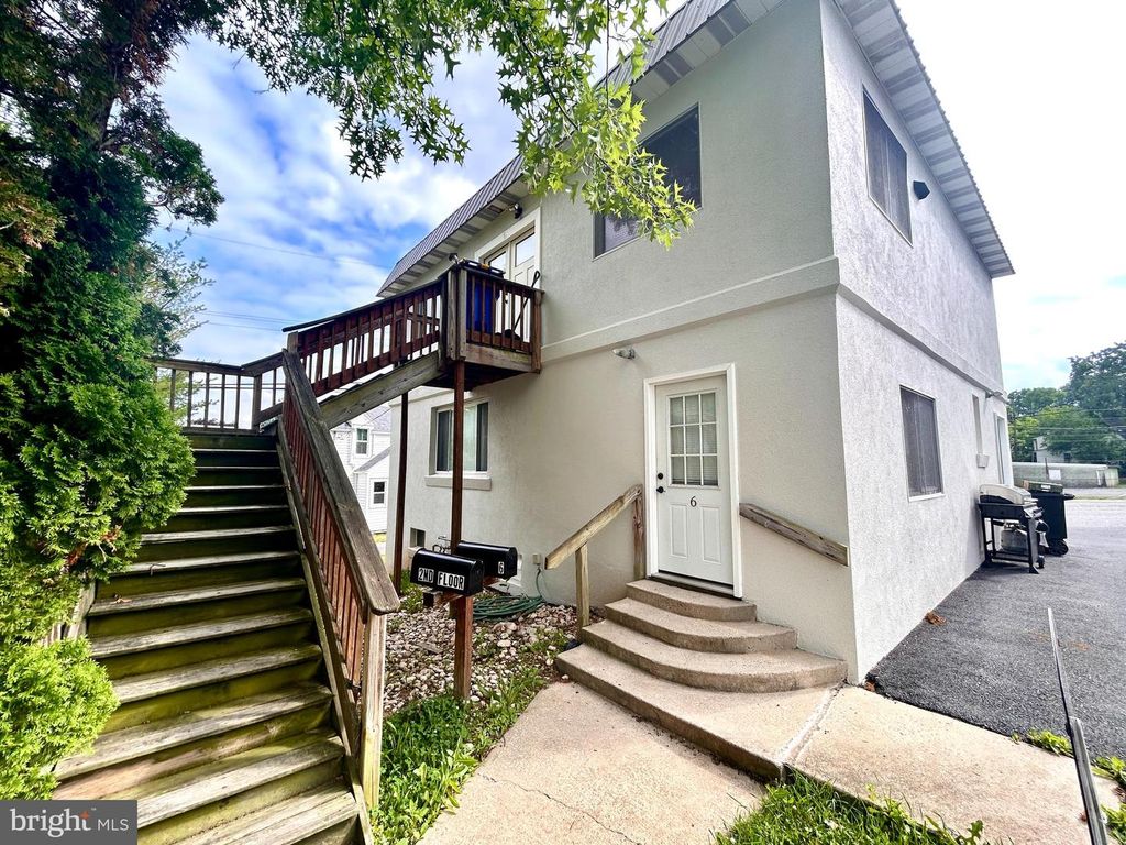 6 S 15TH ST, Camp Hill, PA 17011