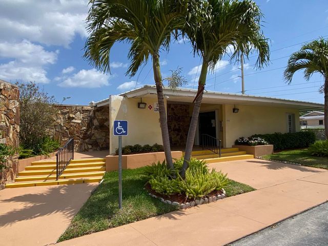 100 Pine Point Drive A, Boynton Beach, FL 33435