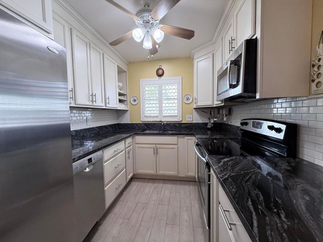 100 Pine Point Drive A, Boynton Beach, FL 33435