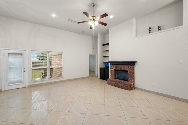 4412 Ridgeway Drive, Mansfield, TX 76063