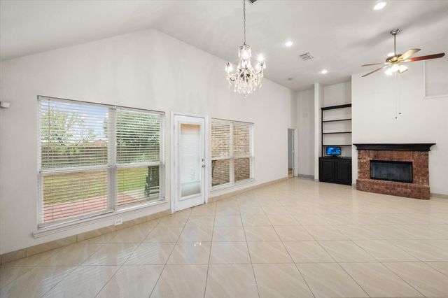 4412 Ridgeway Drive, Mansfield, TX 76063