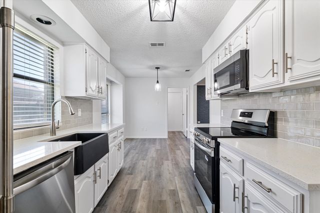 2206 Spring Leaf Drive, Carrollton, TX 75006