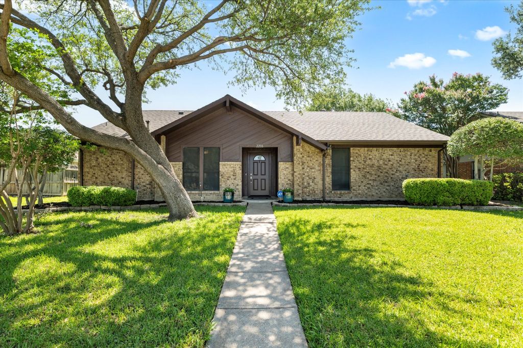 2206 Spring Leaf Drive, Carrollton, TX 75006