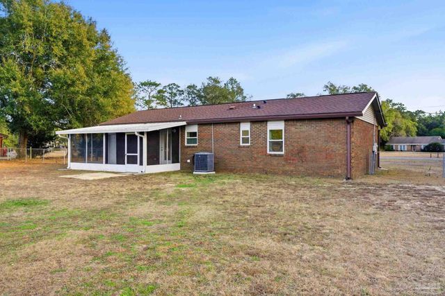 5712 Sunflower Ave, Milton, FL 32570