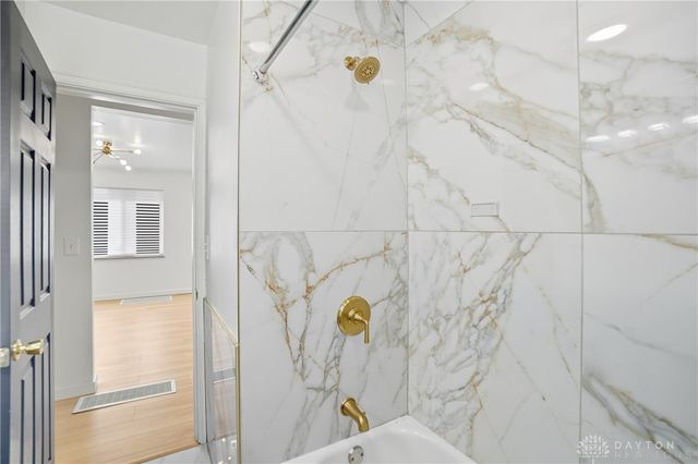 5862 Kennedy Avenue, Cincinnati, OH 45213