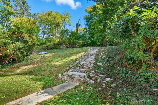 5862 Kennedy Avenue, Cincinnati, OH 45213