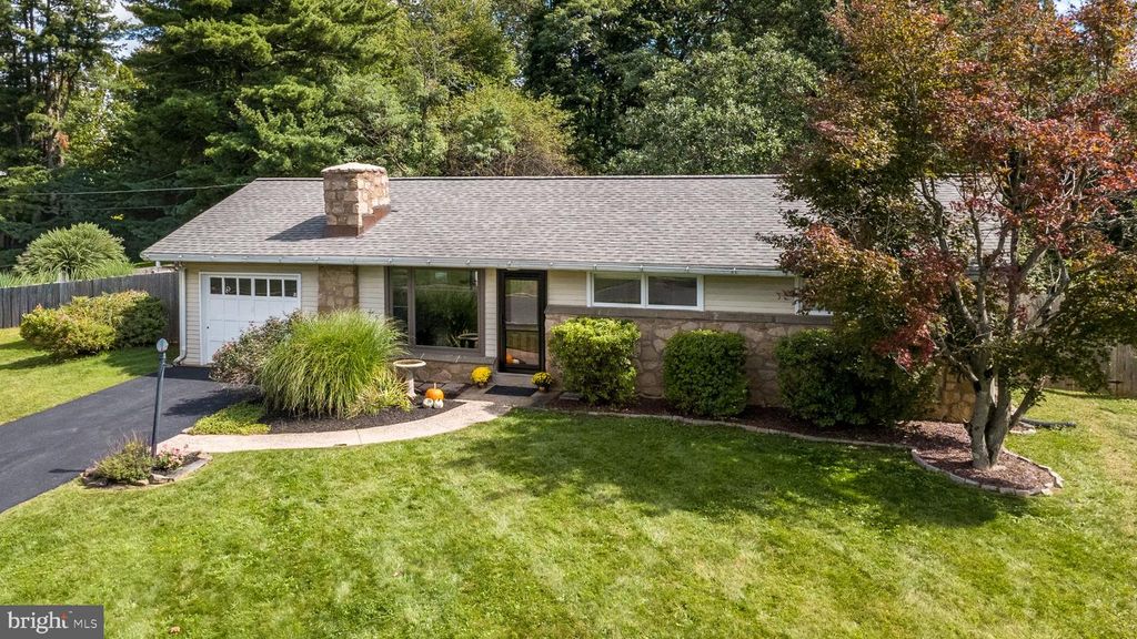 16 LANTERN LN #, Lansdale, PA 19446 — exterior
